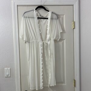 Paperoc Elegant White Lace Trim Robe size XL